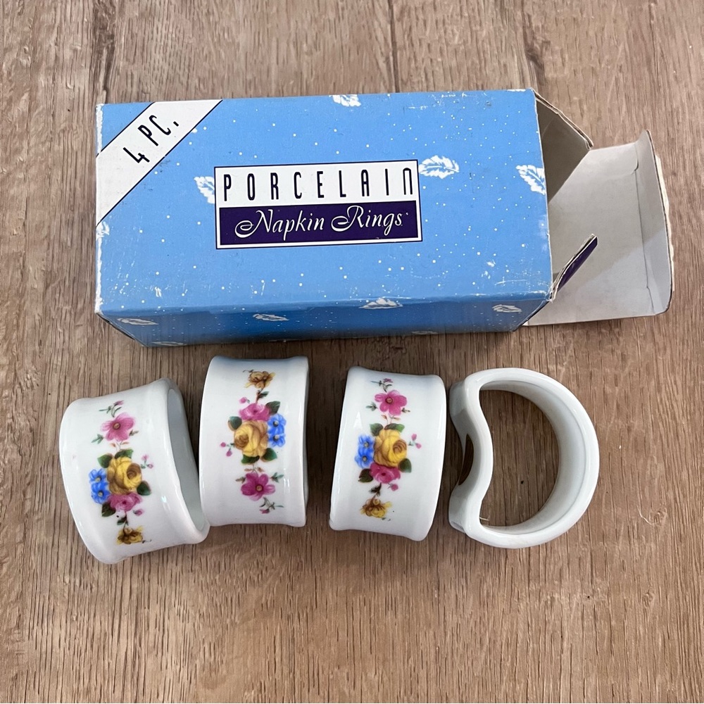 Vintage Set of 4 White Porcelain Napkin Rings‎ Holders with Floral Design NIB